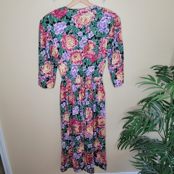 Vintage Skyr | Floral Print Midi Dress with 3/4 Sleeves - Picture 3 of 5